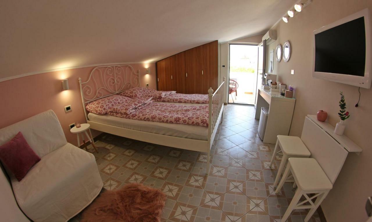 Room And Apartment Doris Lovrečica Eksteriør bilde