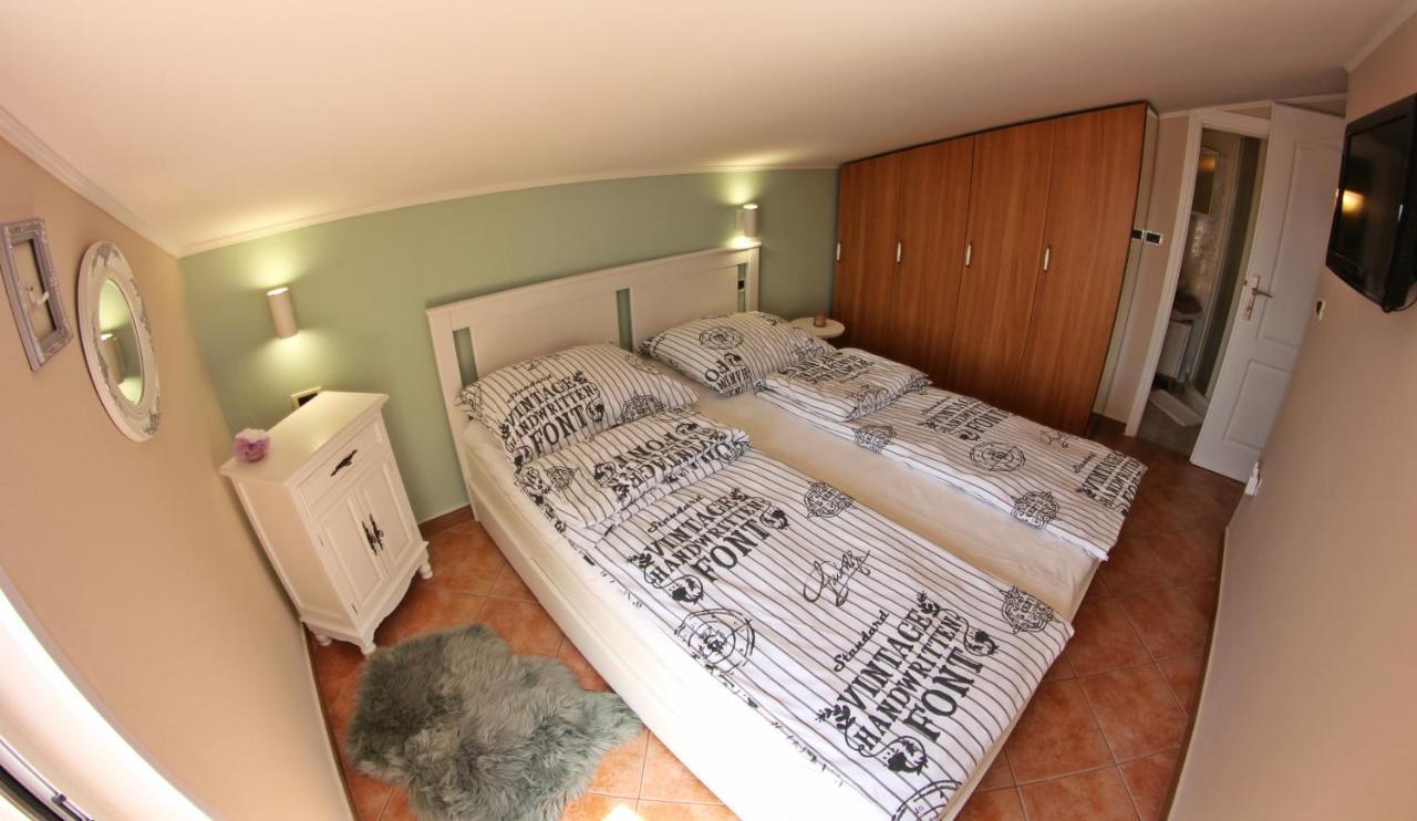 Room And Apartment Doris Lovrečica Eksteriør bilde